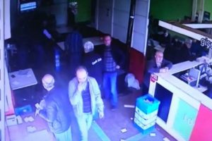 Bursa'da sara n&ouml;beti ge&ccedil;iren adama yardım bahanesiyle yaklaşıp, parasını &ccedil;aldı