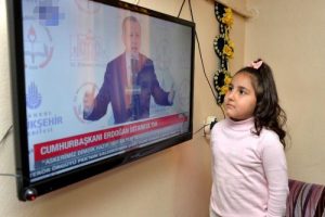 Cumhurbaşkanını g&ouml;remeyen Alya g&ouml;zyaşlarını tutamadı