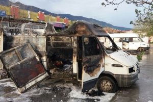 Bursa'da oto hırsızları, 3 saat i&ccedil;inde &ccedil;alıp, par&ccedil;alayıp, yaktı!