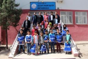 Kızılay'dan 650 &ouml;ğrenciye giyim yardımı