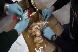 Kargo firmasında skandal! Kan alma t&uuml;plerinden uyuşturucu &ccedil;ıktı