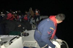 209 ka&ccedil;ak İzmir a&ccedil;ıklarında yakalandı