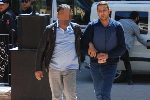 Eşini sokak ortasında &ouml;ld&uuml;ren koca tutuklandı