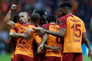 Galatasaray'da iki isim ceza sınırında!