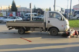 Bursa'da otomobilin &ccedil;arptığı yaşlı bisiklet s&uuml;r&uuml;c&uuml;s&uuml; can verdi!