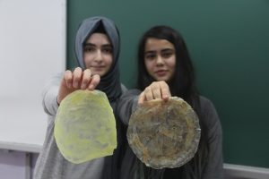 Zararlı plastiklerin yerine 'biyolojik plastik' &uuml;rettiler