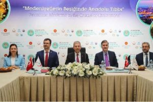 Demircan: İzinsiz, yetkisiz sağlık uygulamaya kalkışmak su&ccedil;