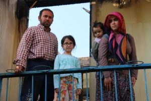Yangında evleri k&uuml;l olan aile yardım bekliyor