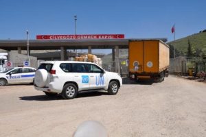 Suriyeliler'e BM'den 28 TIR'lık yardım