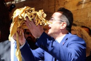 B&uuml;lent Tezcan: Millet olmanın gereğini yerine getireceğiz