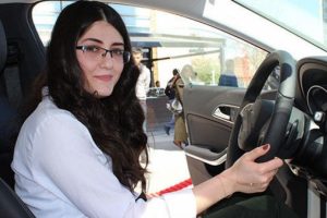 Tek dersten kalan &ouml;ğrenci son model otomobil kazandı