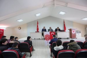 Bursa G&uuml;rsu Belediye Başkanı Işık gen&ccedil;lerle buluştu