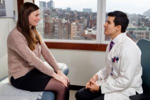 Hastaların acısını hisseden doktor şaşırtıyor!