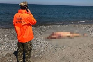Sahil G&uuml;venlik  4 &ouml;l&uuml; yunus buldu