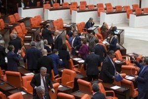 CHP ve HDP Genel Kurul salonunu terk etti