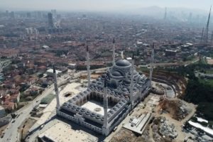 Sona gelinen &Ccedil;amlıca Camii havadan g&ouml;r&uuml;nt&uuml;lendi
