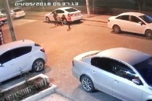 Ara&ccedil; lastiklerinin kesilmesi kamerada!
