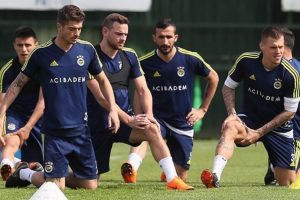 Fenerbah&ccedil;e'de Janssen takımla &ccedil;alıştı