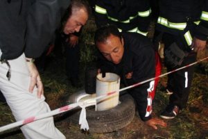 Yavru k&ouml;pek 11 saatlik &ccedil;alışmayla kurtarıldı