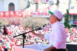 Kılı&ccedil;daroğlu: Bu &uuml;lkede &uuml;reten insanlara madalya verilsin