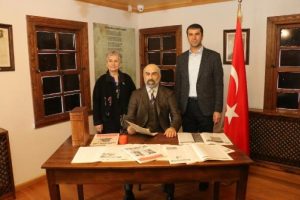 Mehmet Akif Ersoy'un torunundan m&uuml;ze evine ziyaret