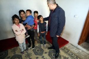 Van'da terk edilen 6 kardeşe belediye sahip &ccedil;ıktı