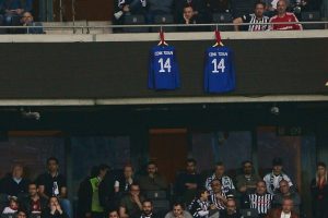 Vodafone Park'a Cenk Tosun'un forması asıldı