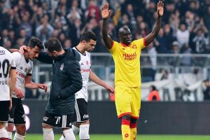 Demba Ba'ya bir yanda sevgi seli, diğer yanda tepki!