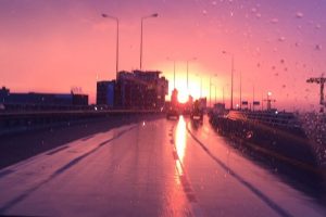 Manisa'da g&ouml;ky&uuml;z&uuml; kızıla boyandı