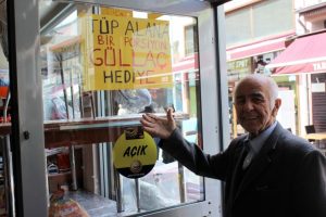 Bursa'da t&uuml;p alana g&uuml;lla&ccedil; hediye
