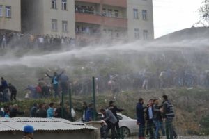 Hakkari'de futbol ma&ccedil;ı sonrası olaylar &ccedil;ıktı