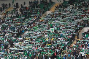 Bursasporlu taraftarlar y&ouml;netimi istifaya davet etti