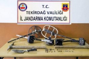 Ka&ccedil;ak define arayan 3 kişi yakalandı