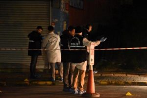 Otoparka silahlı saldırı: 1 &ouml;l&uuml;, 3 yaralı