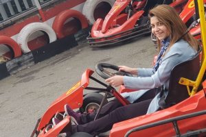 Fuları go-kart aracına dolanan gen&ccedil; kız ağır yaralandı