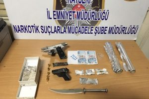 Uyuşturucu taciri iki kişi g&ouml;zaltına alındı