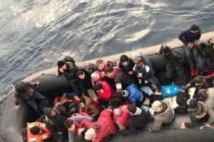 İzmir'de 84 ka&ccedil;ak g&ouml;&ccedil;men yakalandı