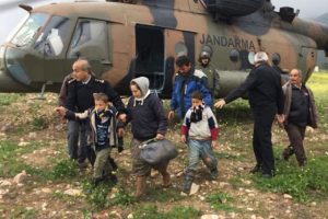 Kaybolan kardeşler birbirine sarılı beklerken bulundu