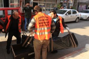 Kaldığı arkadaşının evinde &ouml;l&uuml; bulundu!