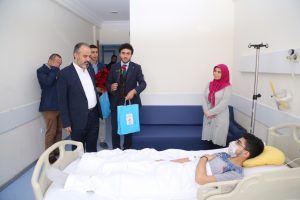 Bursa B&uuml;y&uuml;kşehir Belediye Başkanı Aktaş'tan kanser hastalarına ziyaret