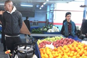Beşiktaşlı Atiba pazara indi esnaf şoke oldu!