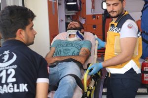 Minib&uuml;s halk otob&uuml;s&uuml;ne &ccedil;arptı: 6 yaralı