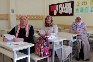 &Ccedil;ocukken hayal ettikleri sıralarda oturuyorlar