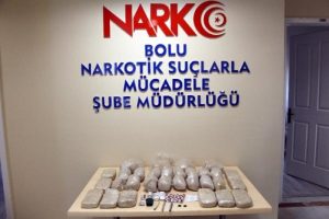 Kabin memuru kilolarca uyuşturucuyla yakalandı!