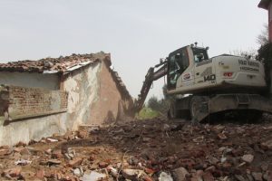 Bursa Osmangazi'de 4 metruk bina yıkıldı