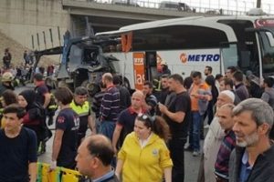 TEM'de zincirleme kaza: Otoyol ulaşıma kapandı!