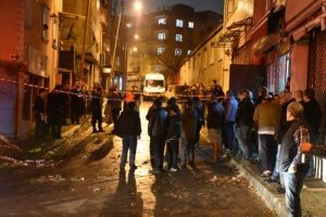 Bayrampaşa'da dekorasyon at&ouml;lyesinde yangın: 1 &ouml;l&uuml;