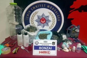 Teknede uyuşturucu satıcılığında 3 kişiye g&ouml;zaltı
