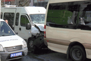 Esenyurt'ta servis kazası: 6 kişi yaralı