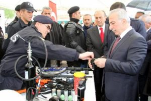 Kayseri'de Vali yanlışlıkla biber gazı sıktı
